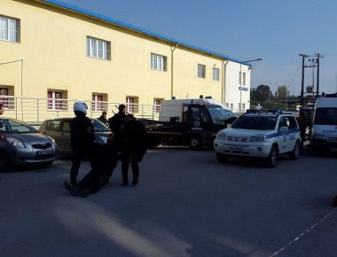 Πυρά και τραυματισμοί αθώων σε άσκηση της ΕΛ.ΑΣ στην Θεσσαλονίκης (φωτό, βίντεο)